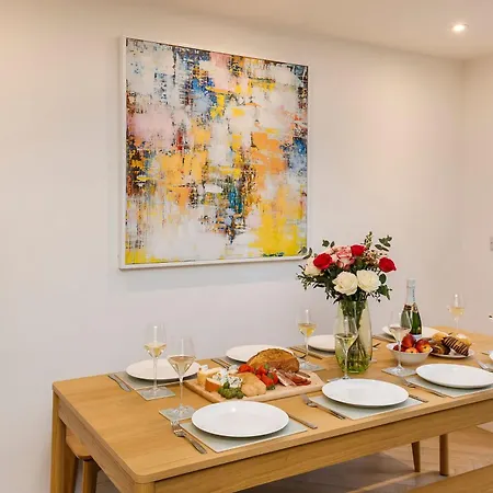 Abbotsford House Sleeps 8 * York