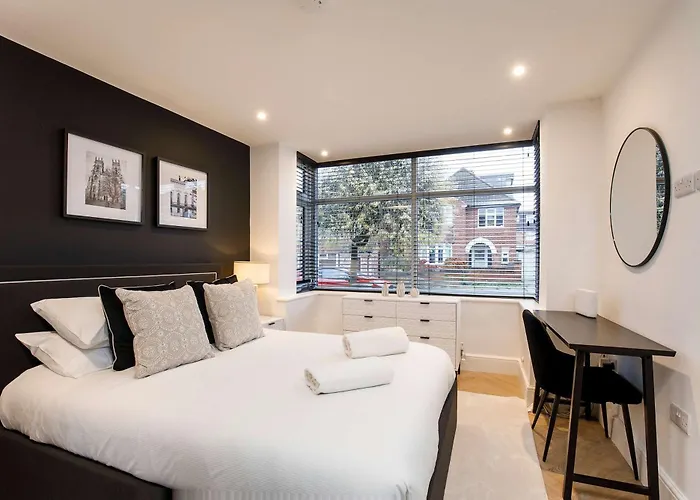 Abbotsford House Sleeps 8 *