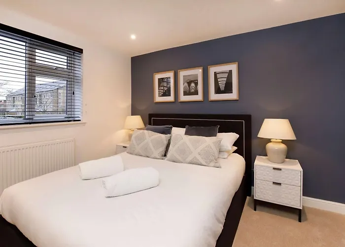 Ferienhaus Abbotsford House Sleeps 8