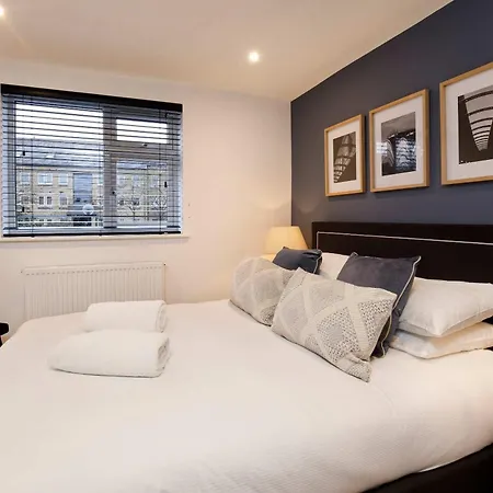 Abbotsford House Sleeps 8 * York