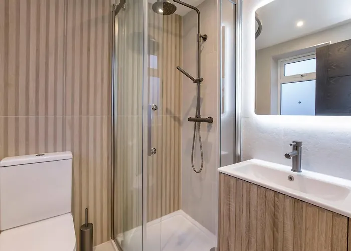 Abbotsford House Sleeps 8 * York