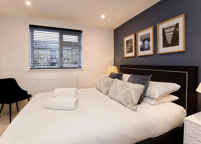 Abbotsford House Sleeps 8 * York