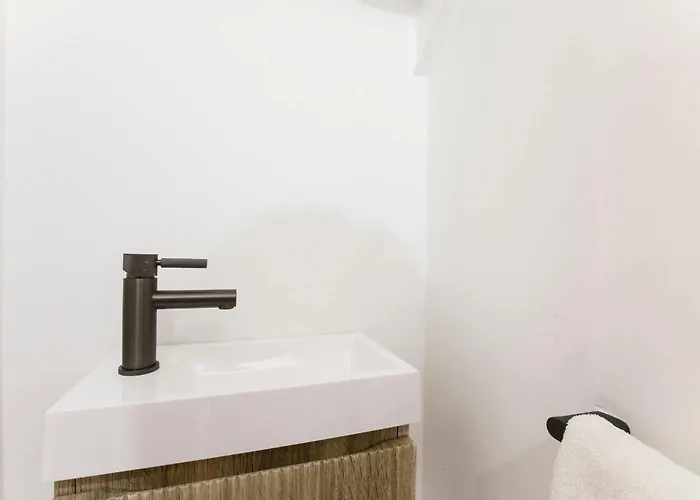 Dom wakacyjny Abbotsford House Sleeps 8