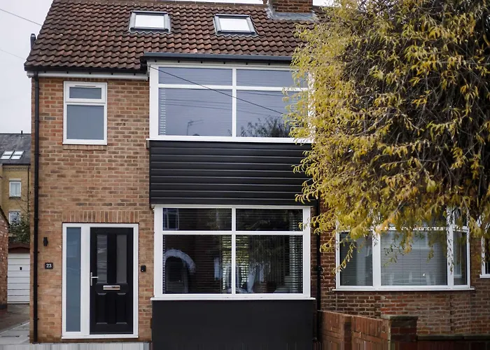 Abbotsford House Sleeps 8 York